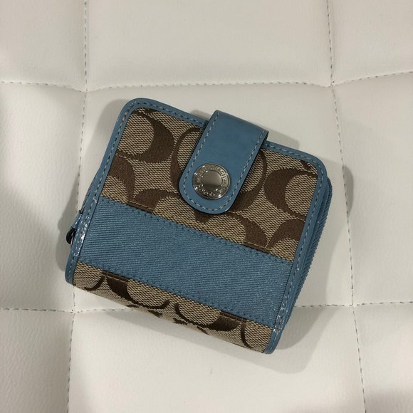 Coach Handbags - accordion coach wallet